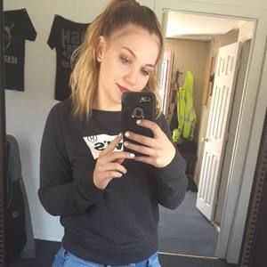 Meet your Posher, Holly